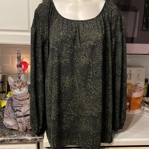 U womens Ava & Viv long sleeve stretch plus size top size 2X.  NWT - Picture 1 of 6
